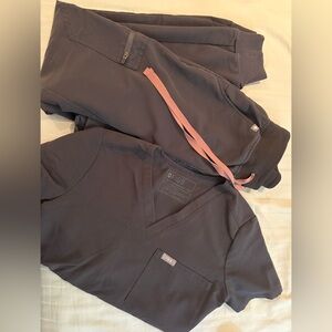 Figs Charcoal Scrub Set with Pink Drawstring XXS